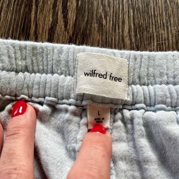 Wilfred free baby blue linen shorts (with pockets!) - Picture 5 of 5